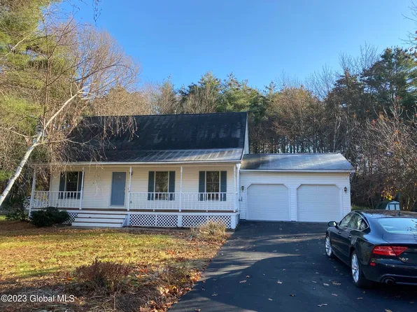 28 Hampton Court, Queensbury, NY 12804