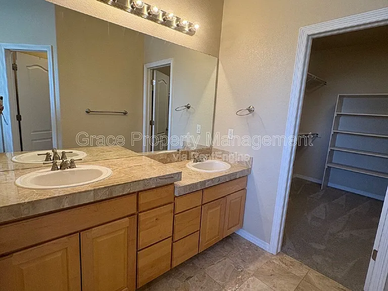 1730 S Poplar St — Photo 18