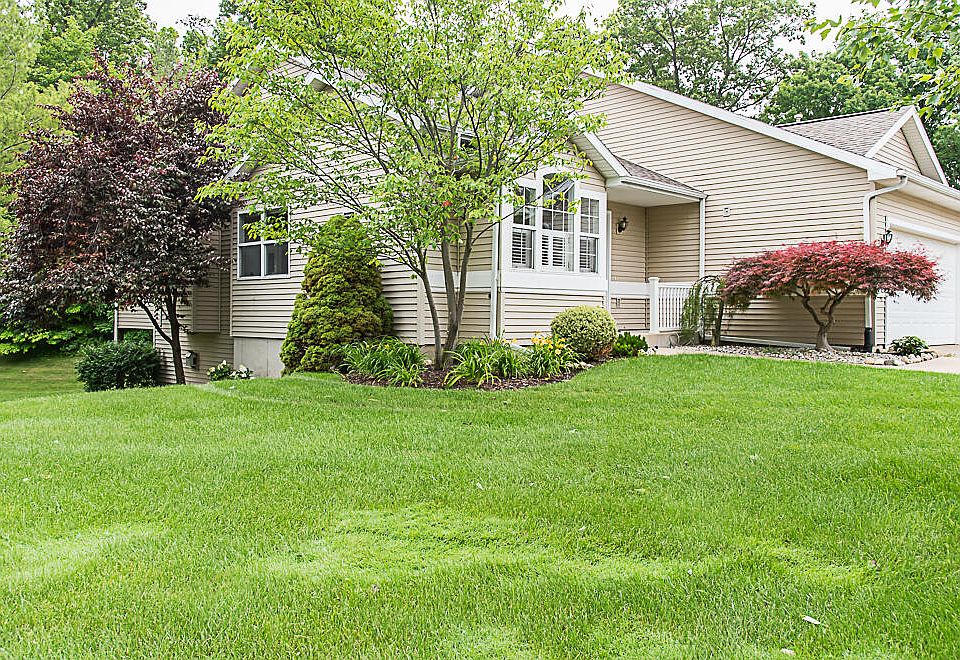 1st image of 1571 Skylark Way
