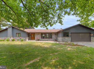 450 Larkspur Ln E, Chambersburg, PA