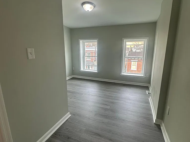 1128 W 3rd St — Photo 12