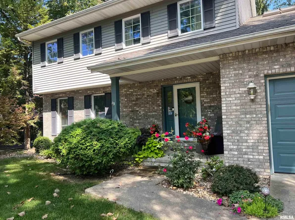 1109 W Sleepy Hollow Ct, Peoria, IL 61615