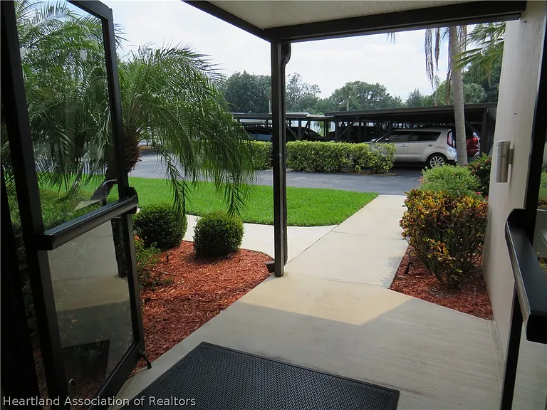 121 Country Club Dr #302 — Photo 7