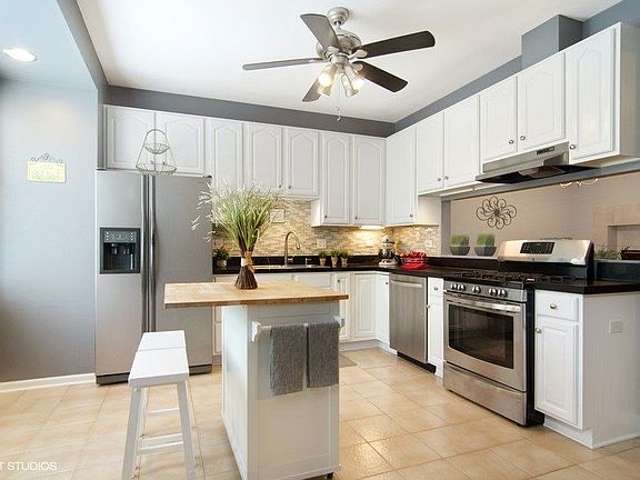 4th image of 240 N Village Ct
