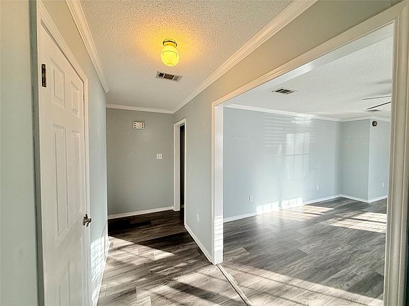 3rd image of 303 S Inglewood Ave