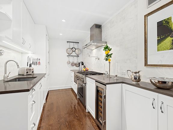 3rd image of 170 E 77th St APT 2A