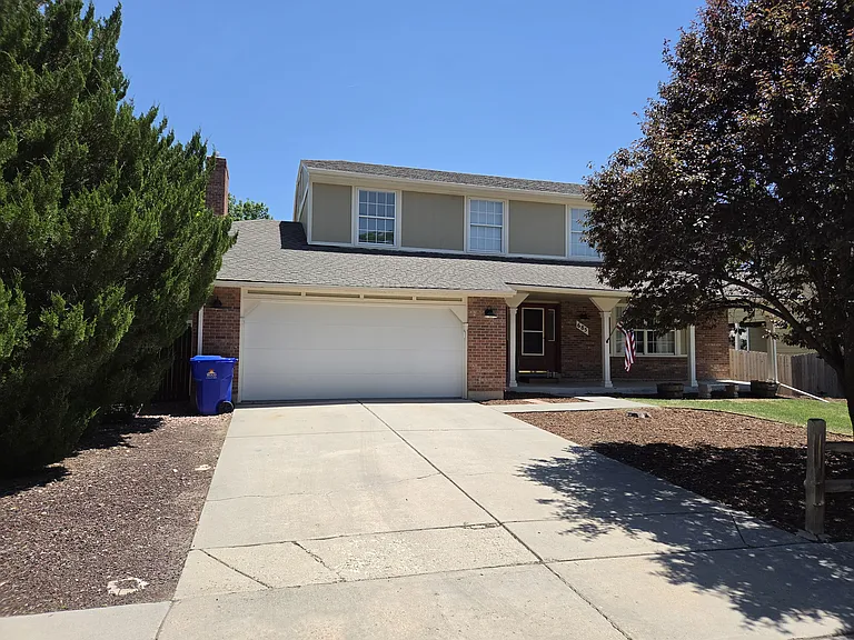 685 Georgetown Ln — Photo 1