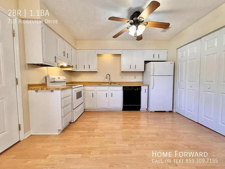 753 Ridgeview Dr — Photo 3