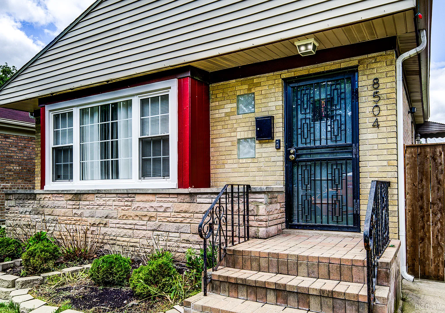4 bed, 2100 sqft, $3,295 — Photo 3