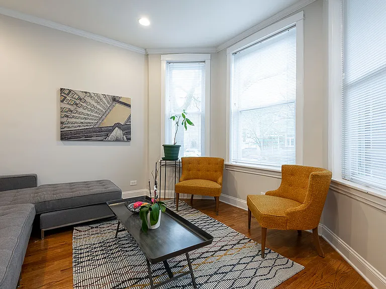 2324 W Medill Ave #1 — Photo 1