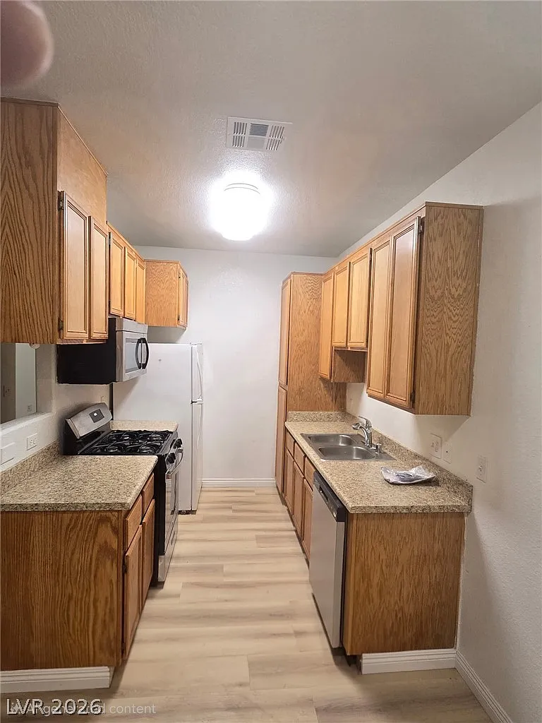 2 bed, 2.0 bath, 974 sqft, $1,295 — Photo 1