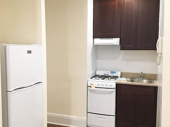 3rd image of 14 E 80th St APT 1A