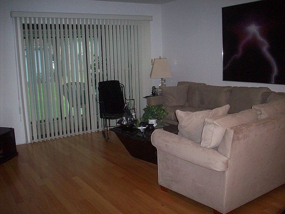 4th image of 221 Medford Ct Unit A