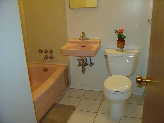 2nd image of 2600 NE 125th St APT 6