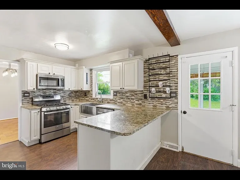 203 Kane Ct — Photo 8