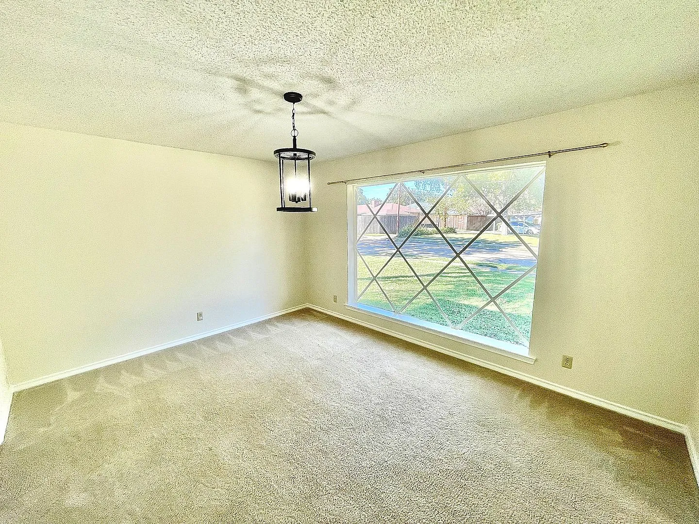 818 Worcester — Photo 3