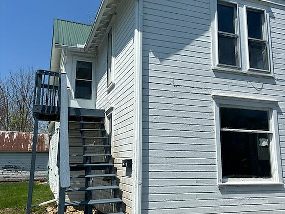 3rd image of 304 S Wood St #1/2