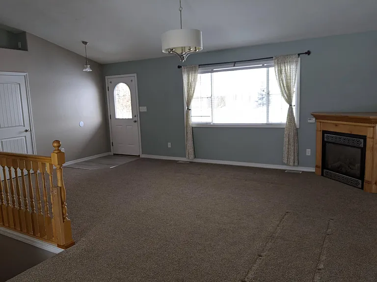 1491 Avon Ln — Photo 2