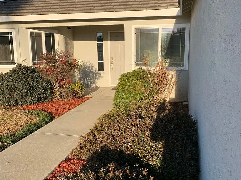 3208 Holly Ct — Photo 3