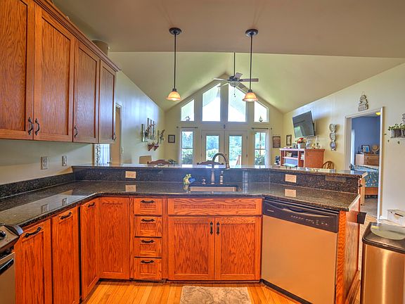 5th image of 178 Sonny Ln