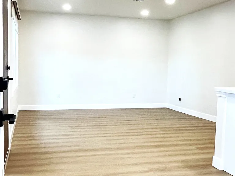 2215 Amethyst Dr — Photo 2
