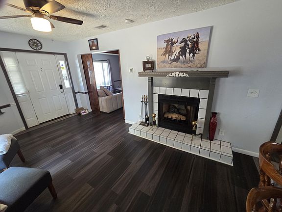 4th image of 430 E 4th St
