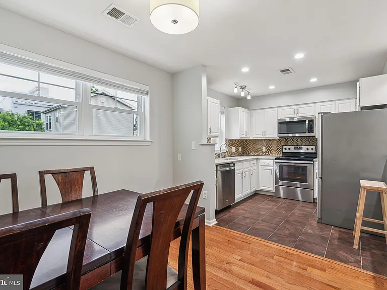 1303 N 7th St — Photo 14