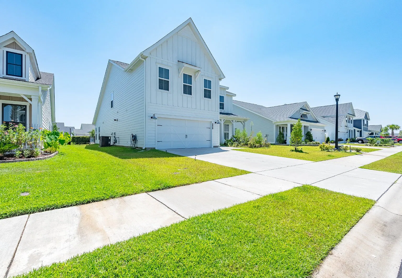 5 bed, 3.5 bath, 2900 sqft, $3,650 — Photo 2