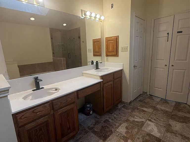 533 Raintree Cir — Photo 10