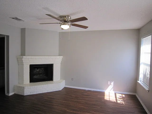 2 bed, 1.5 bath, 1036 sqft, $1,450 — Photo 2