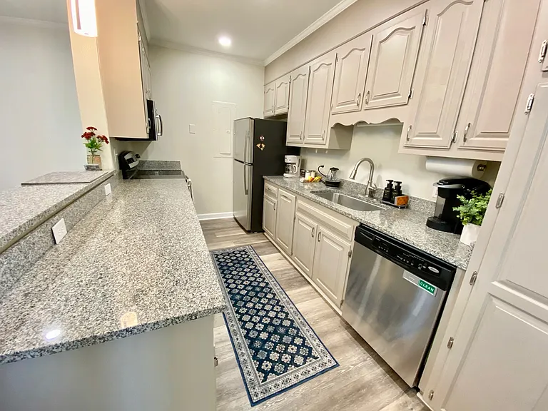 233 N Main St #403 — Photo 15