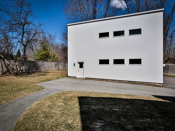 5th image of 24 Parker St