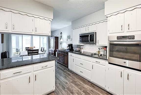 5th image of 2202 Shady Park Dr