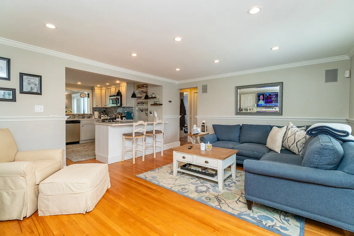 2 bed, 2100 sqft, $4,000 — Photo 2