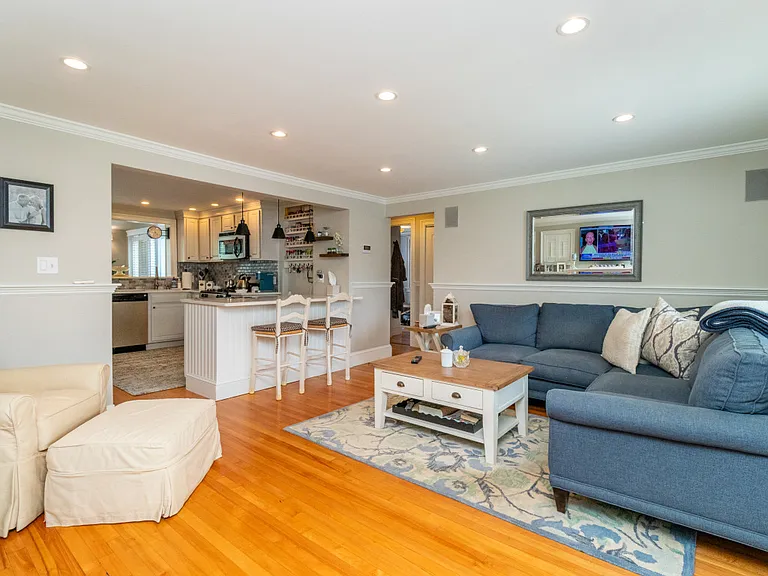 31 Parkman St — Photo 2