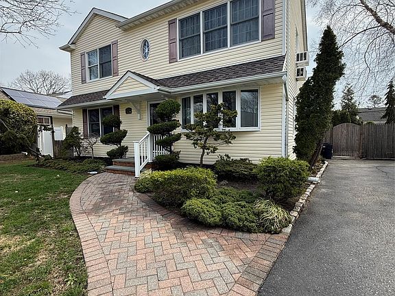 2nd image of 1009 Huckleberry Road