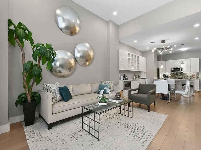 121 Portland St #202 — Photo 5