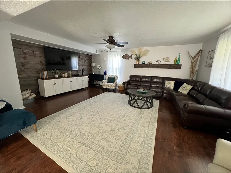 320 Linden St — Photo 23