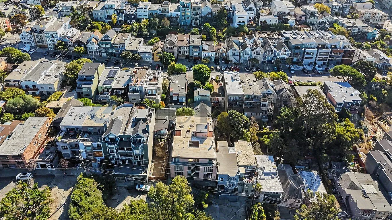 875 Vermont St — Photo 1