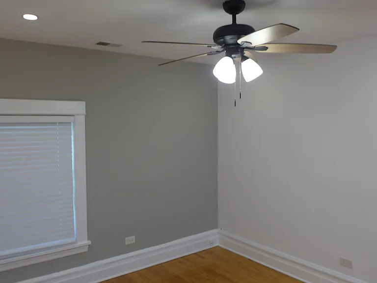136 Elgin Ave — Photo 2