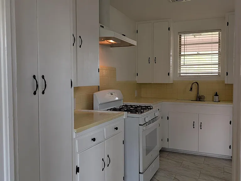 235 Burgin Ave — Photo 5