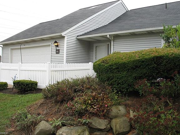2nd image of 911 Fox Hollow Ct