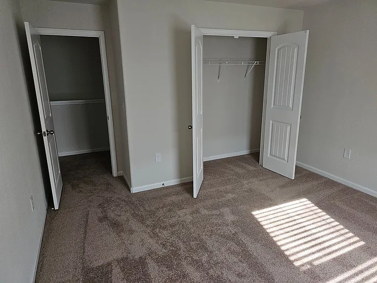 524 Hawley St — Photo 37