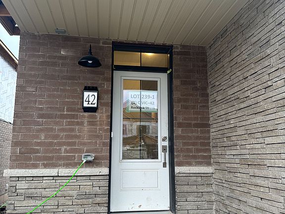 2nd image of 42 Rowlock St
