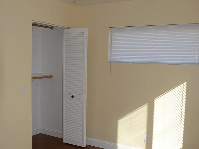 323 S Arboleda Rd — Photo 21