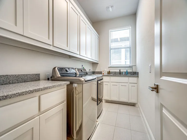 905 Asbury Dr — Photo 23