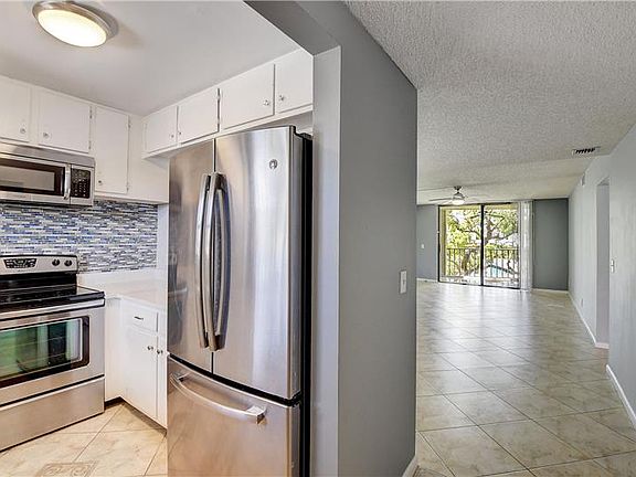 4th image of 890 N Federal Hwy APT 206
