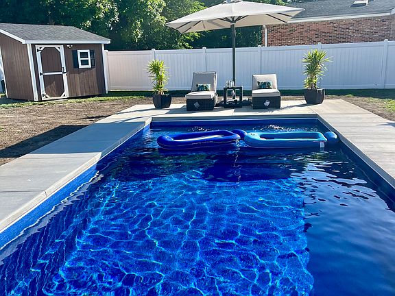 2nd image of 304 Boyd Cir