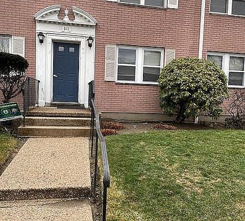 3rd image of 183 Seaton Rd APT 2