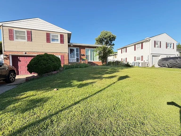 1030 Lakemont Rd — Photo 1